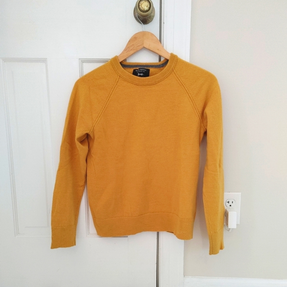Banana Republic Golden Yellow Crew Neck Sweater